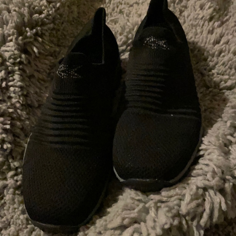 Comfortable Black Stretchy shoes